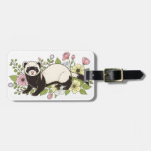 Furet mignon dans les fleurs de printemps