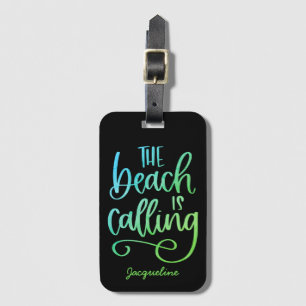Étiquette À Bagage La plage appelle le texte blanc bleu vert personna