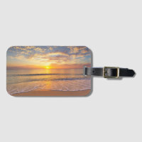 Le matin Sun au bord de la mer