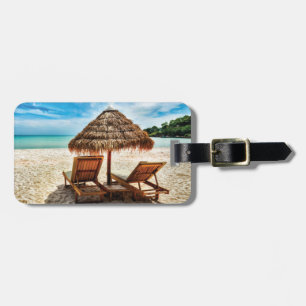 Étiquette À Bagage Lounge on beach throw pillow