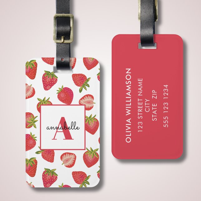 Étiquette À Bagage Monogramme fraise d'été personnalisée (Strawberry monogram luggage tag. Add your own address and contact details, monogram and first name. )