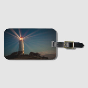 Étiquette À Bagage Phare sur une colline brillant la nuit