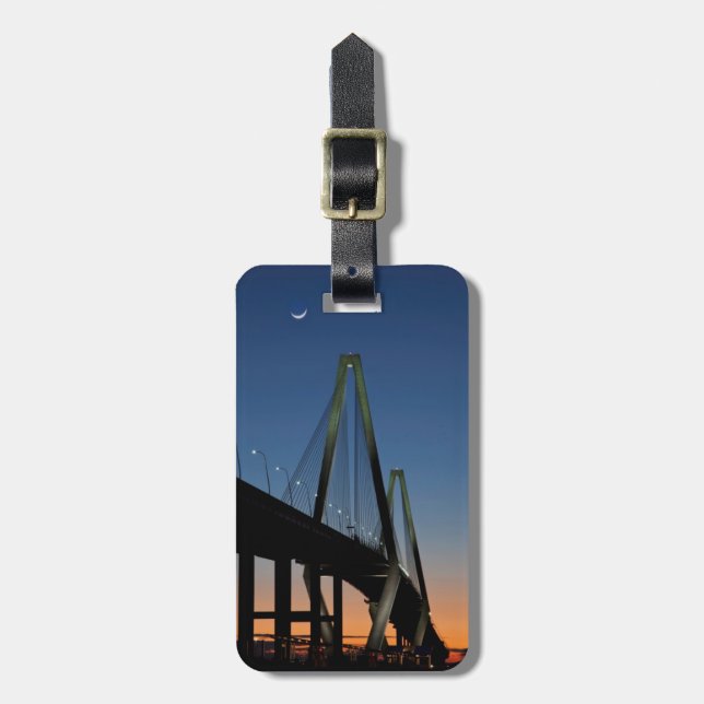 Étiquette À Bagage Pont de Jr. d'Arthur Ravenel au crépuscule (Devant Vertical)
