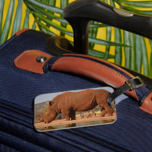 Étiquette À Bagage Rhino avec boue sur la peau photo