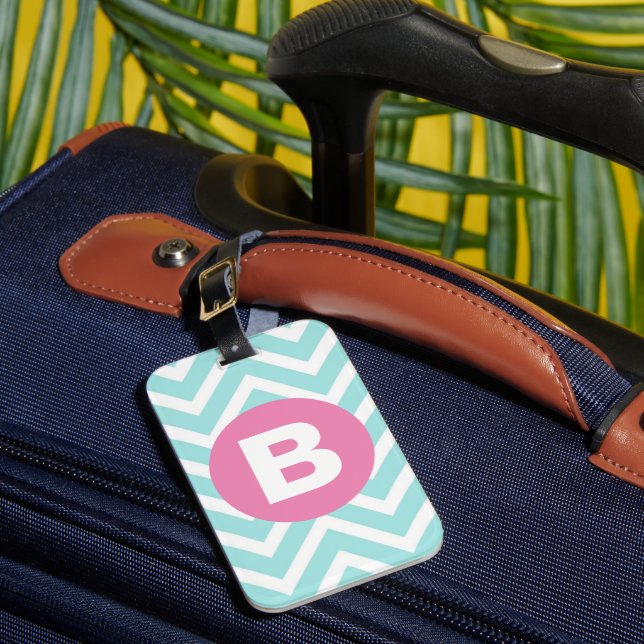 Étiquette À Bagage Trendy Light Blue Chevron Pink Monogram (Insitu Rectoal 1)