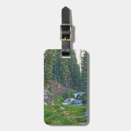 Étiquette À Bagage Un canard repose sur une rivière en cascade