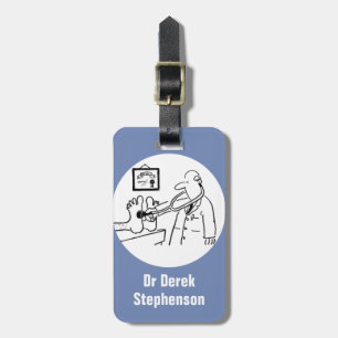 Étiquette À Bagage Un joli médecin joue avec le stéthoscope