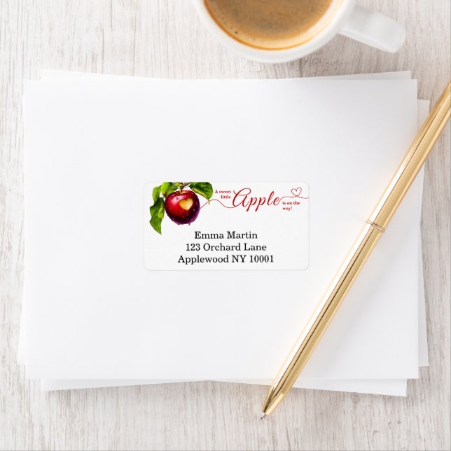 Étiquette A Little Apple Is On The Way | Fall Baby Shower  (En situation)