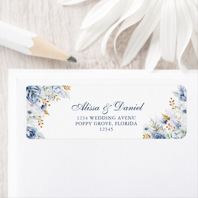 Étiquette Adresse de mariage florale bleue et dorée moderne (En situation)