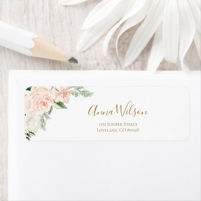 Étiquette Adresse de retour de mariage floral rose (En situation)