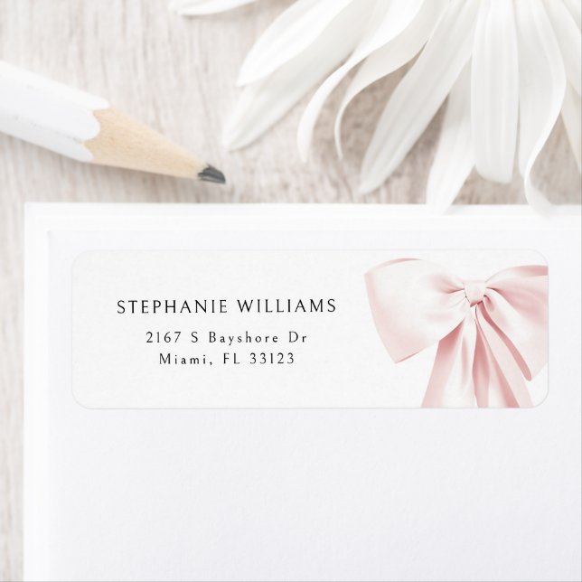 Étiquette Adresse de retour du Baby shower Bow rose pâle (En situation)
