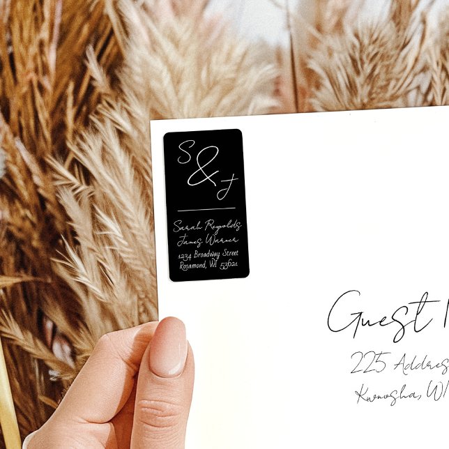 Étiquette Adresse de retour du Mariage noir et blanc tiré à  (Vertical black white hand drawn handwritten script minimalist wedding monogram return address label)