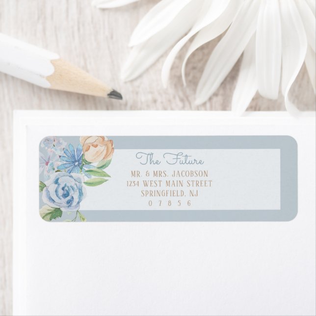 Étiquette Aquarelle bleu doux floral esquissé (En situation)