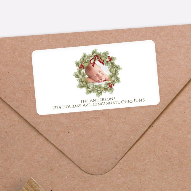Étiquette Aquarelle de Noël Verdure Foliage de couronne (Christmas photo greenery and foliage wreath return address label.)
