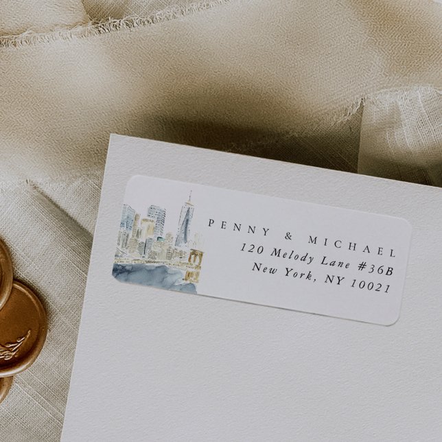 Étiquette Aquarelle New York City Skyline Adresse de retour (Chic watercolor New York City skyline wedding return address label.)
