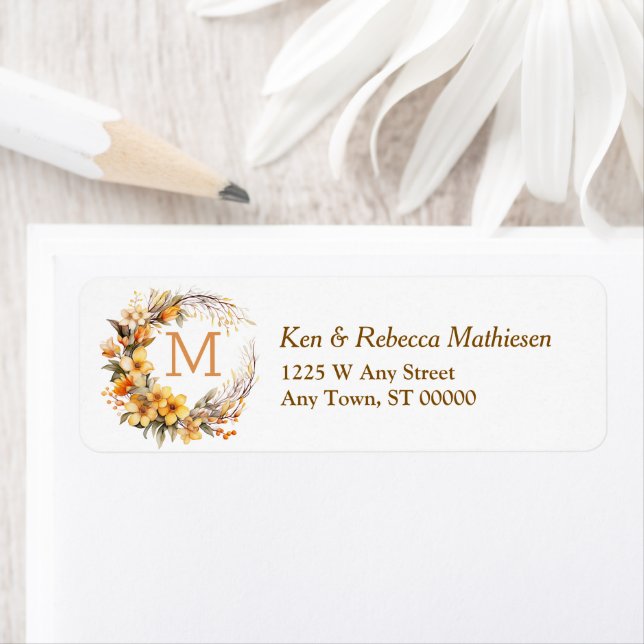 Étiquette Automne Gold Floral Wreath Monogramme Adresse de r (En situation)