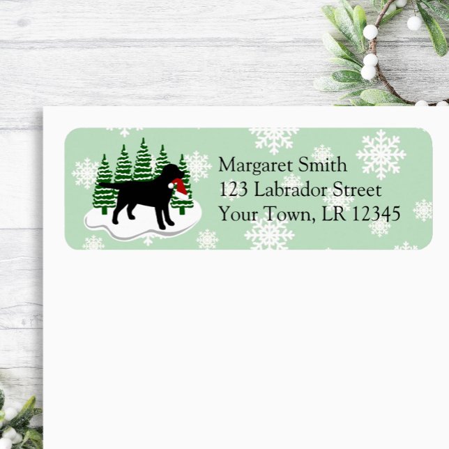 Étiquette Black Labrador À feuillage persistant Snowflakes A (Black Labrador Evergreen Snowflakes Design Return Address Label for Labrador Owners.)