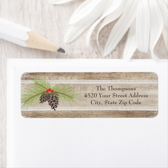 Étiquette Broderie de pin de Noël rustique & Berries (En situation)