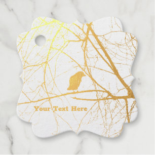 Étiquette-cadeau Silhouette de la Corneille d'or assise dans des br