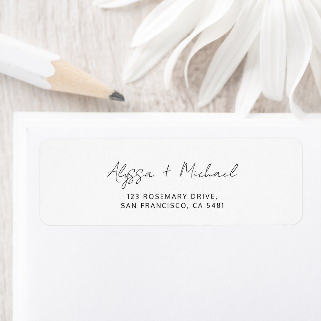 Étiquette Chic Minimalist Handwriting Script Wedding Address (En situation)