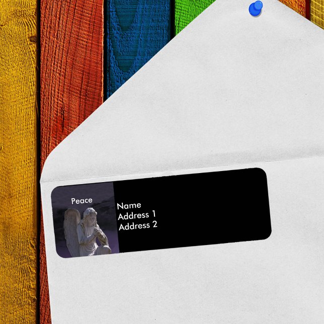 Étiquette Cimetière gothique Stone Angel Peace Adresse de re (Peaceful angel stone statue light shining from above on purple and black return address labels.)