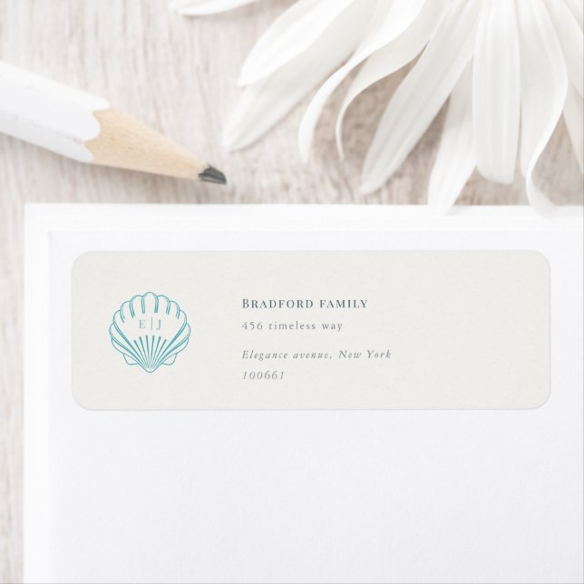 Étiquette Coastal Seashell Wedding Return Address (En situation)