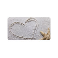 Coeur tiré dans le sable à la plage avec Modèle St