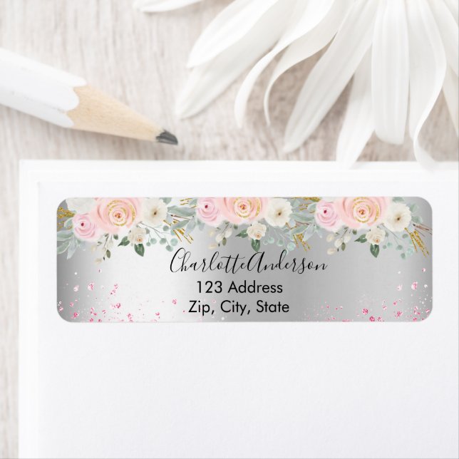 Étiquette d'adresse de retour aux florales rose ar (En situation)