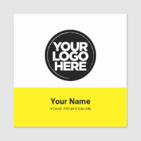 Étiquette de nom de l'employé jaune avec logo ou m
