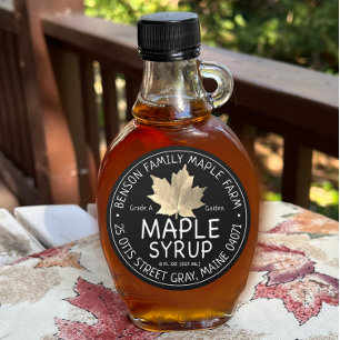 Étiquette de sirop d'érable noir avec feuille d'ér