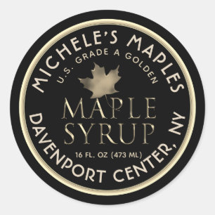 Étiquette de sirop d'érable noir avec feuille d'or