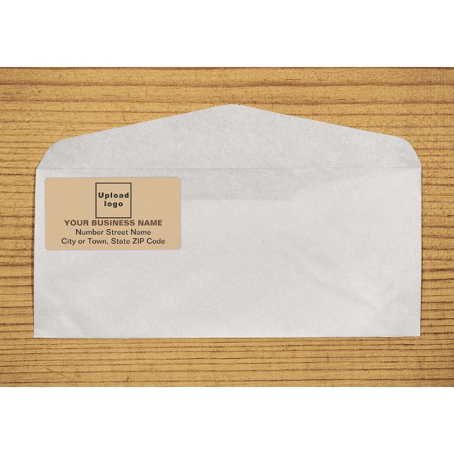 Étiquette d'expédition marron clair avec texte cen (Center aligned business light brown shipping label on envelope)