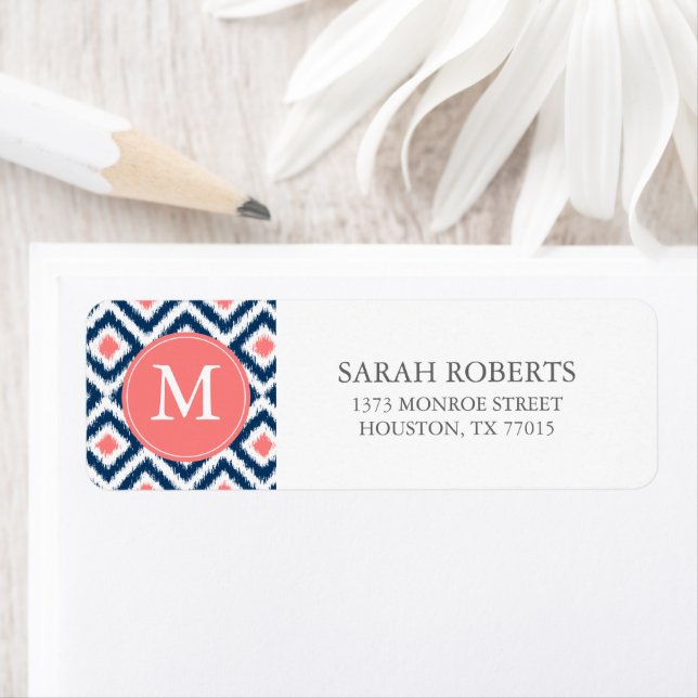 Étiquette Diamants de corail bleu monogramme Ikat Motif (En situation)