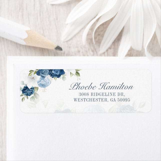 Étiquette Dusty Blue Floral Bloom Eucalyptus Adresse de reto (En situation)