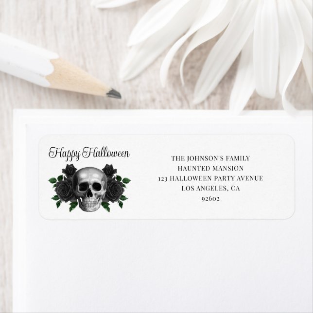 Étiquette Elegant Gothic Black Floral Skull Halloween (En situation)