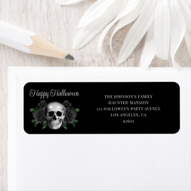 Étiquette Elegant Gothic Black Floral Skull Halloween (En situation)
