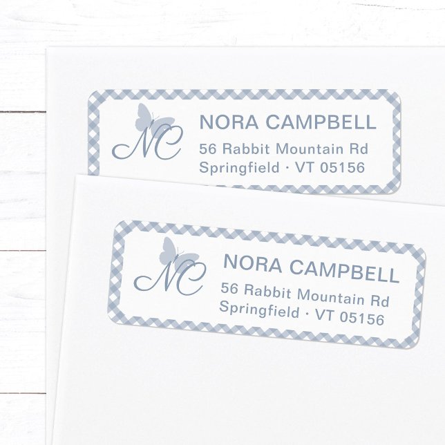 Étiquette Élégant Monogram Dusty Blue En vichy Adresse de re (Elegant butterfly monogram return address label in dusty blue with a gingham checkered background.)