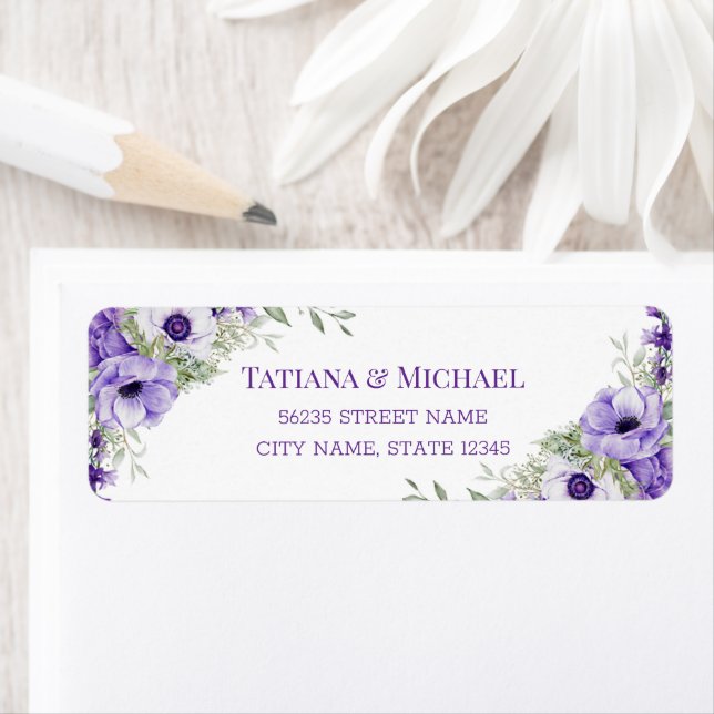 Étiquette élégant script classique violet mariage floral (En situation)