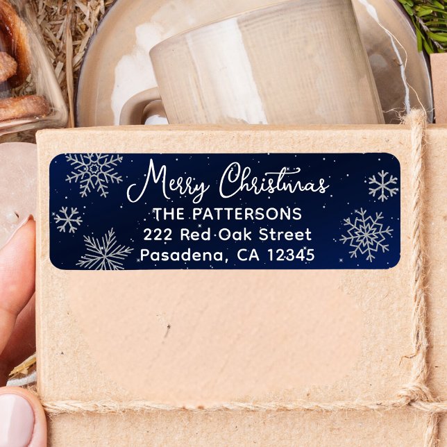 Étiquette Élégants flocons d'argent sur le bleu nuit Noël (Snowflakes add a touch of sparkle, creating an elegant label for your Christmas envelopes or package)