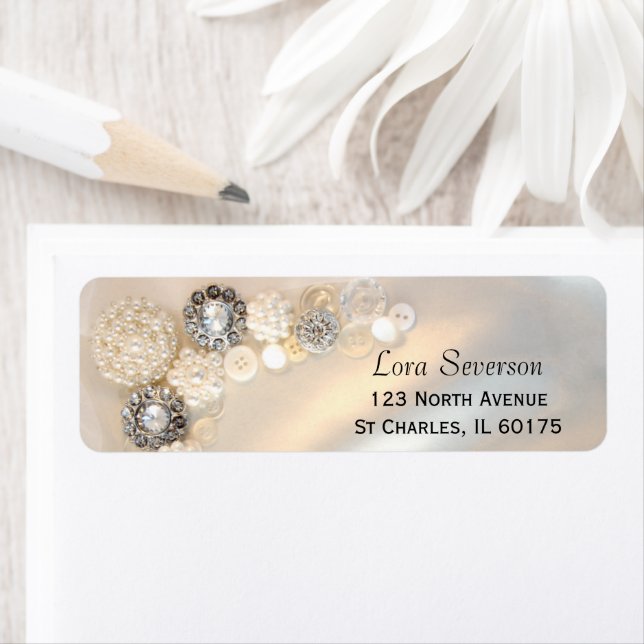 Étiquette Faux White Pearls Boutons Diamond Adresse de retou (En situation)