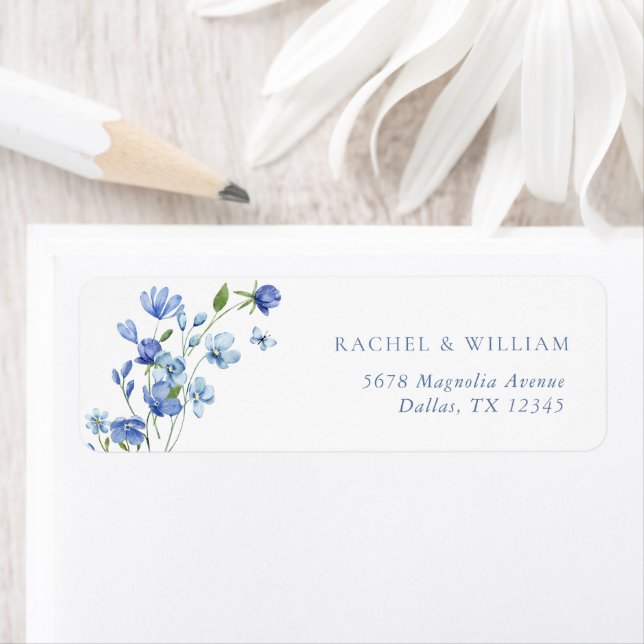 Étiquette Floral Dusty Blue Mariage Adresse de retour (En situation)