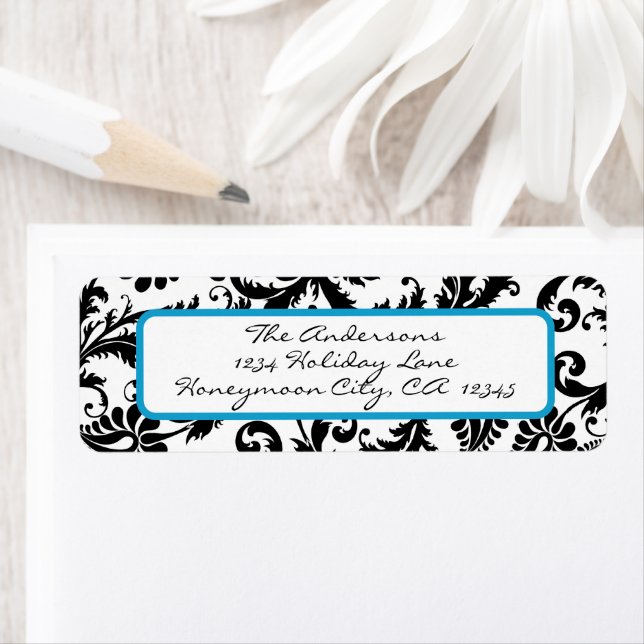 Étiquette Floral victorien Damask Swirl Bright Aqua & Black (En situation)