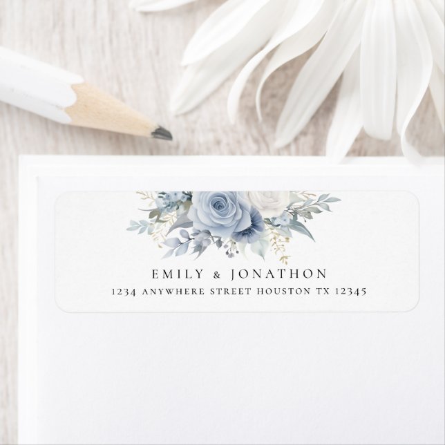 Étiquette Florales bleues modernes Dusty Nom Adresse (En situation)