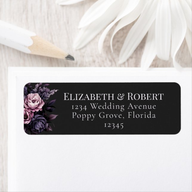 Étiquette Gothic Black Floral Wedding Address Labels (En situation)