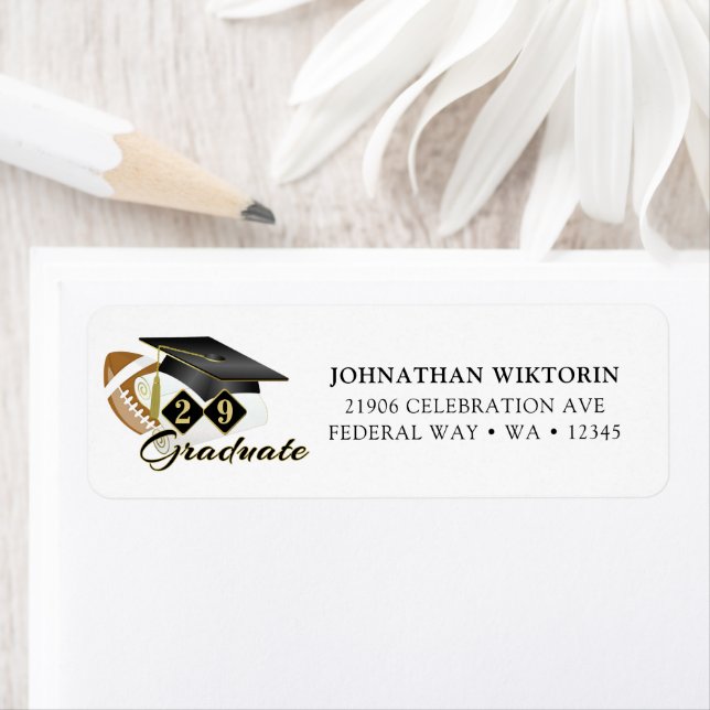Étiquette Graduation Cap Black Gold Football Adresse de reto (En situation)