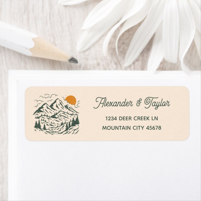 Étiquette Green Retro Mountain Landcape Mariage Adresse (En situation)
