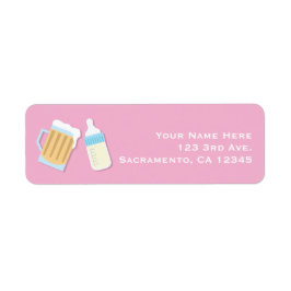 Étiquette Il y a un bébé brassant de la bière Mugs rose Douc