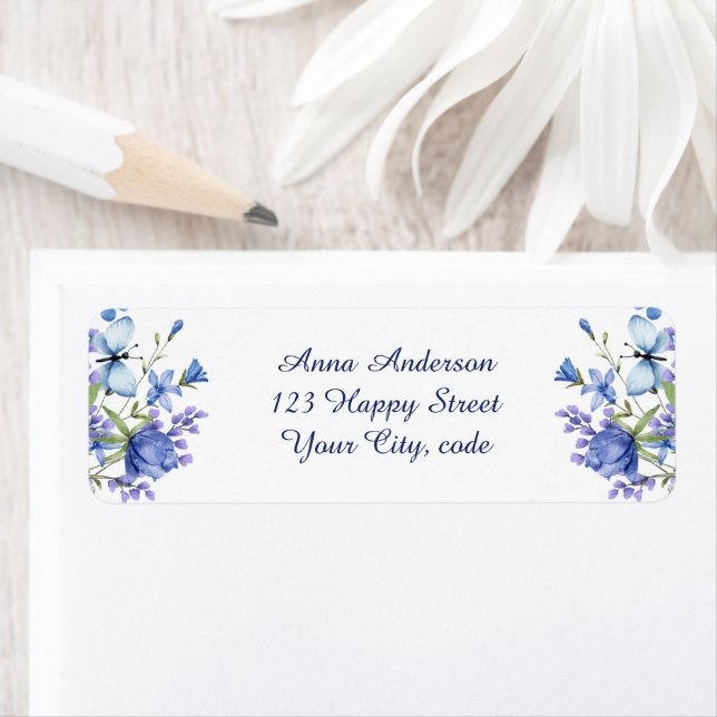 Étiquette Jolies fleurs sauvages bleues élégantes (En situation)
