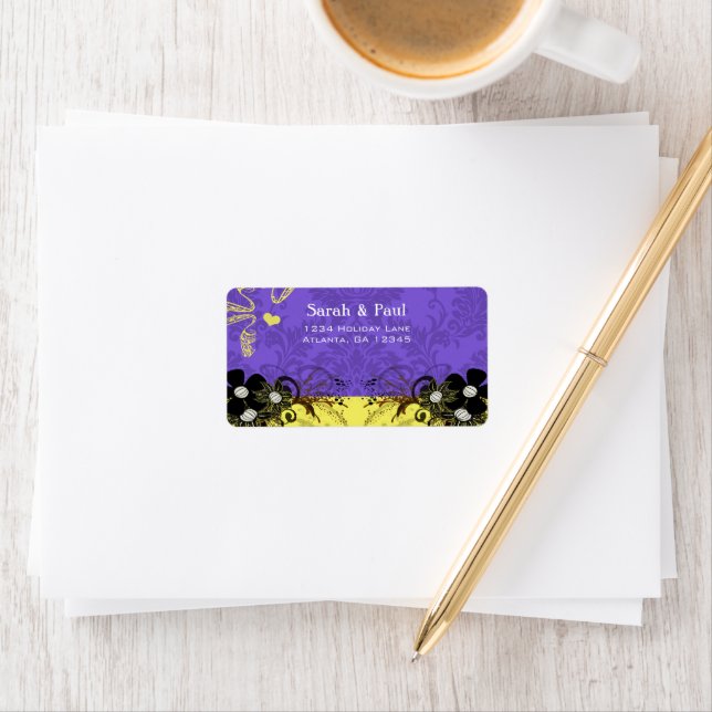 Étiquette Lemon Yellow & Violet Flower Swirl Adresse de reto (En situation)