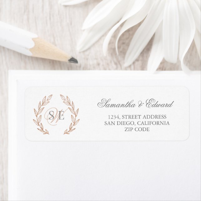 Étiquette Mariage de couronne d'or Rose Monogramme Adresse d (En situation)